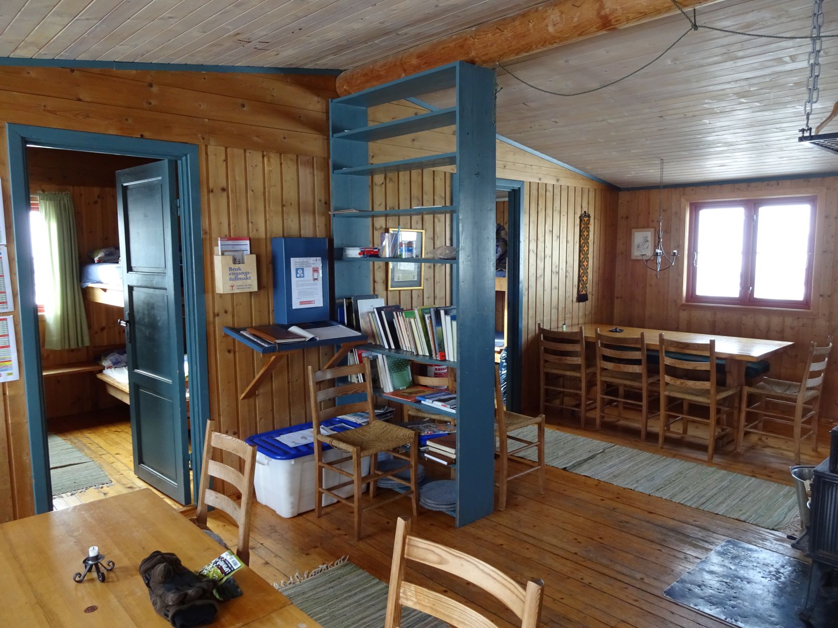 berghut dnt huiskamer noorwegen tijdens huttentocht