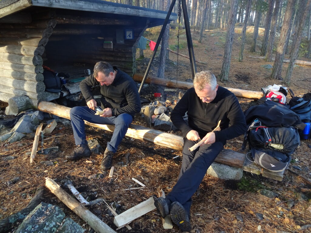 Bushcraften tijdens een trekking door de wildernis van Zweden