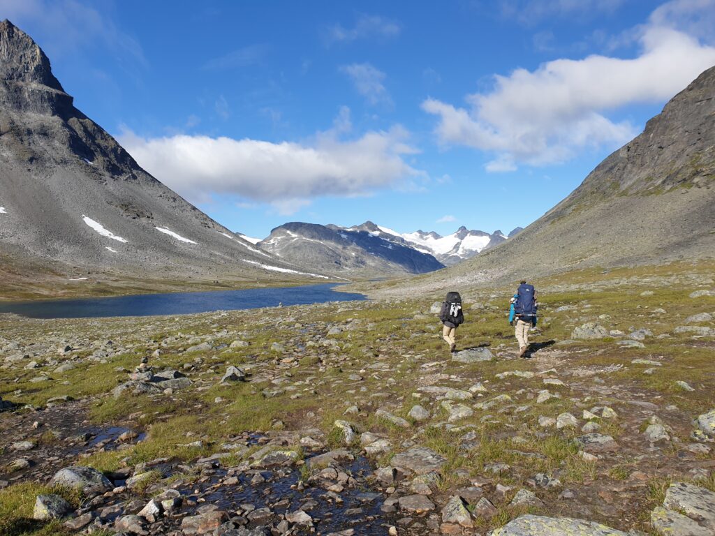 Trektocht over hoogvlakten in Jotunheimen Noorwegen