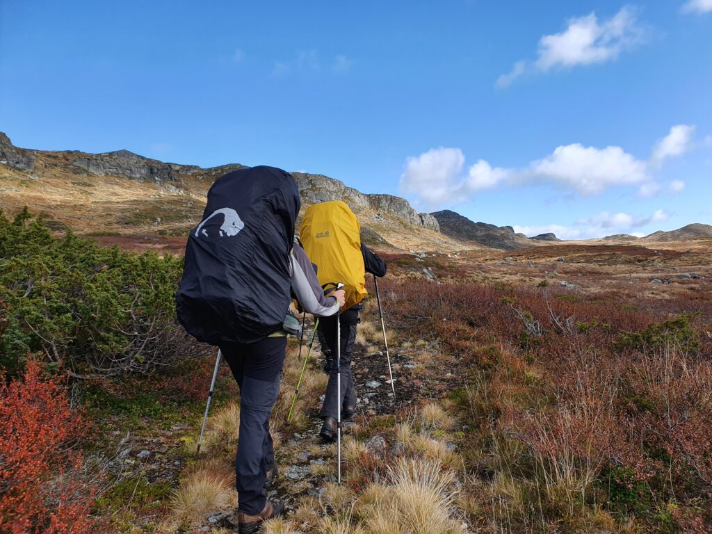 Begeleiden van een groep bij een trektocht met gids