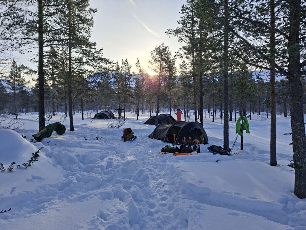 Winterkamperen met expeditietenten in Noorwegen met Northern Pioneers